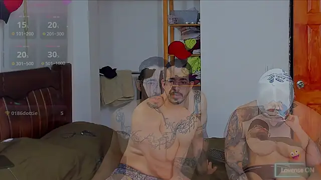 Snapshot of live stream for model Hunter_Hoott aiming for goal: SHOW HARD COCK AND ASSHOLE . - 16 viewers currently watching.