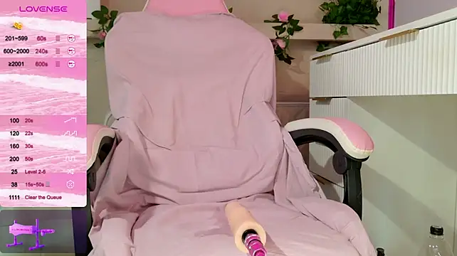 LeonaEviann webcam