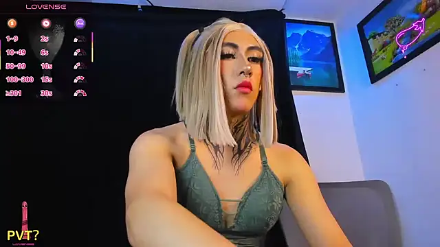 naughty_trans_dolls live cam on StripChat