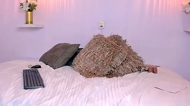 Nahiaraa__ webcam