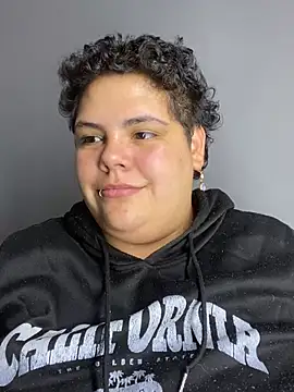 Hailey_Curvy webcam
