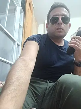 chicoguapo8 live cam on StripChat