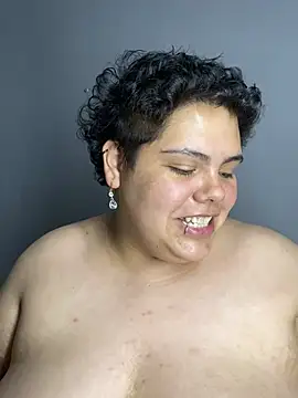 Hailey_Curvy webcam