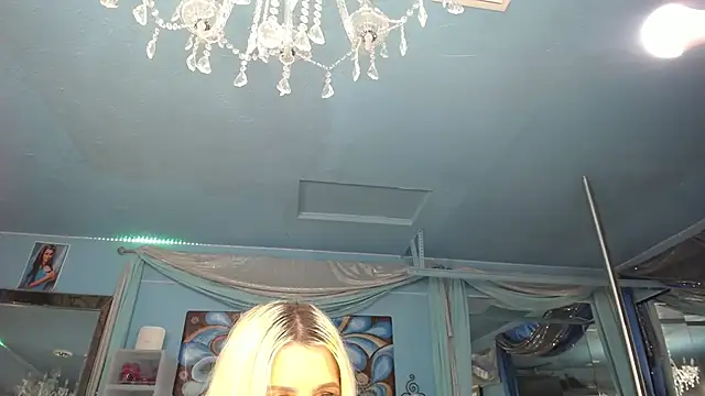 ADRIANNA_FOX live cam on StripChat