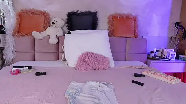 JullyBlair webcam