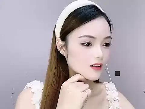 Lira_001 live cam on StripChat