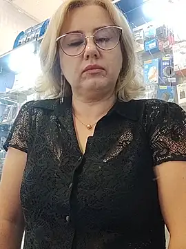 LustyyX live cam on StripChat