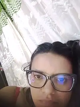 selena_foxy live cam on StripChat