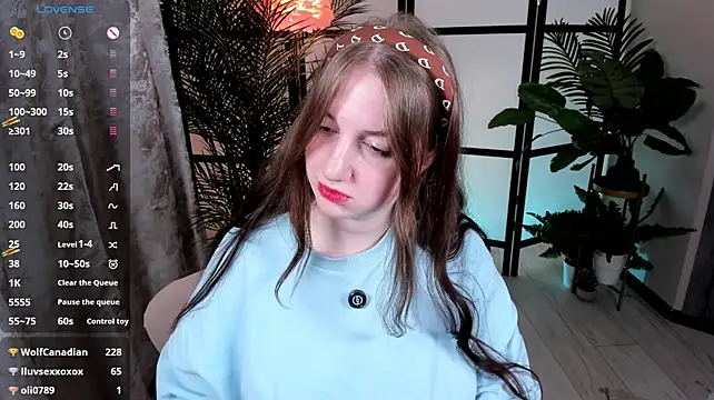 Elisabeth_Binder live cam on StripChat