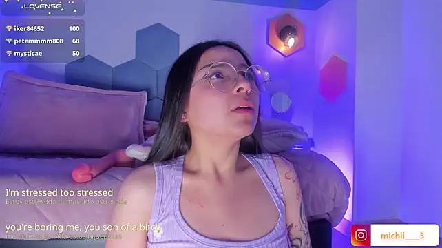 kitty_patitas_suavesss live cam on StripChat