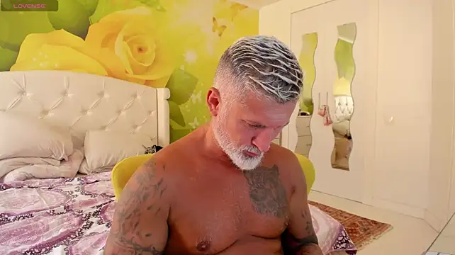 BlowMyXXL live sex cam