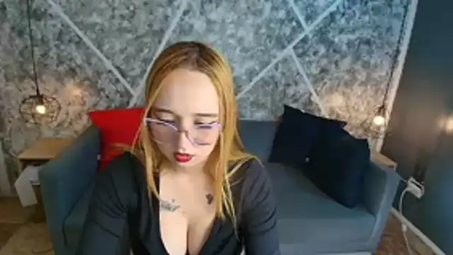 Liaroberts1 live cam on StripChat