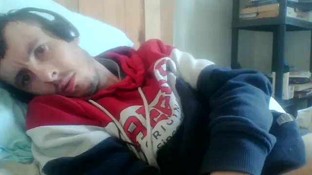 axoulair4 live cam on StripChat