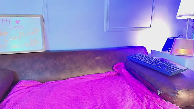 kittyblooms live cam on StripChat