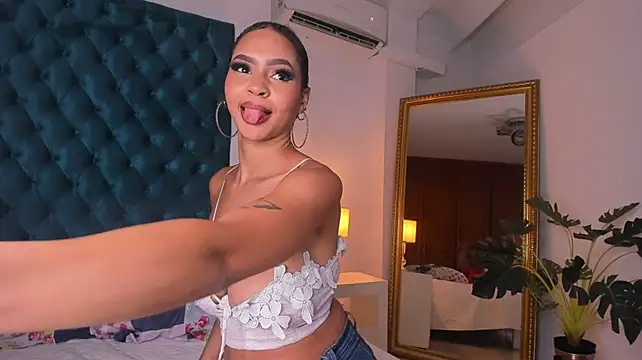 ZoeSanthanna_ live cam on StripChat
