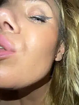 KrisKkiki live sex cam