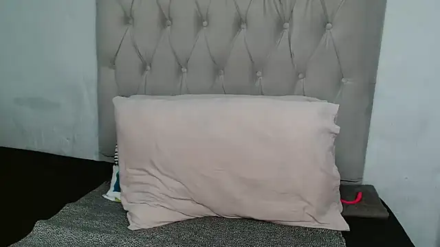 MelowD_2 live cam on StripChat