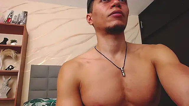 mike_rolly_hot live cam on StripChat