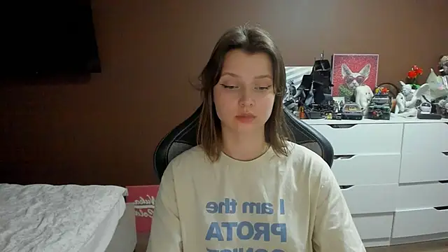 SoniNesti live cam on StripChat