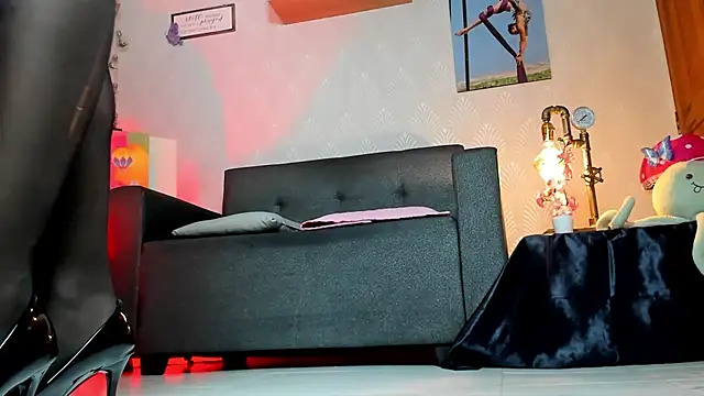 Alaia_Love77 live cam on StripChat