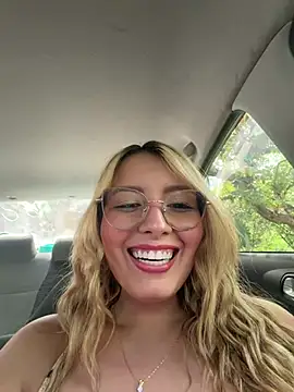 ValeriaHot69 live cam on StripChat