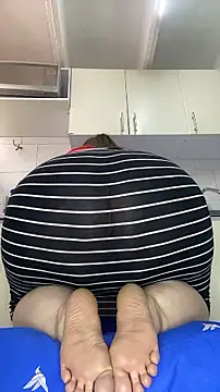 Chloee_Peach live cam on StripChat