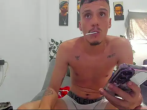 Latins_Boss live cam on StripChat