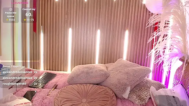 Christine_Wild live cam on StripChat