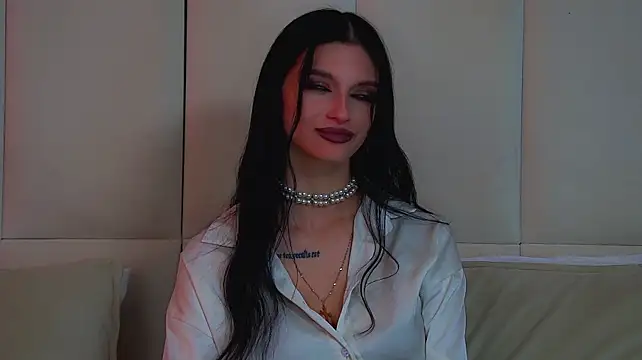 BeverlyMost live cam on StripChat