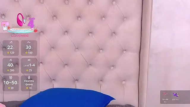 RosalieNorman live cam on StripChat