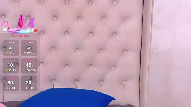 RosalieNorman live cam on StripChat