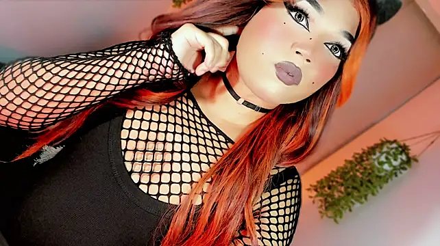 misstreslatin live cam on StripChat