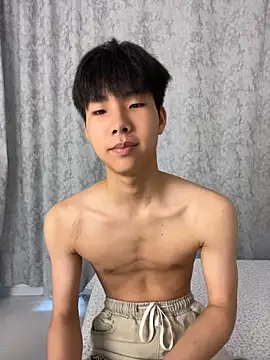 guoguo18 live cam on StripChat