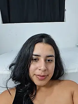Maite_4 live cam on StripChat