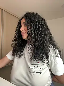 Curlyierr live cam on StripChat