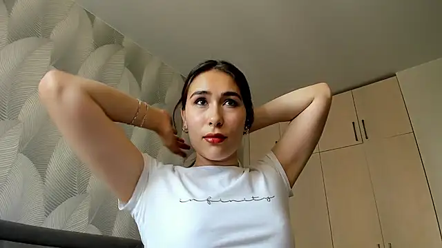 Bambiii_bby live cam on StripChat