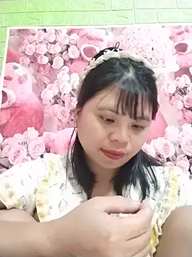 Xuka_lyss live cam on StripChat