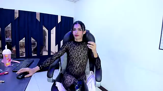 Aisha_hotts777 live sex cam