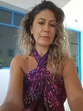 CelynaRoss live cam on StripChat