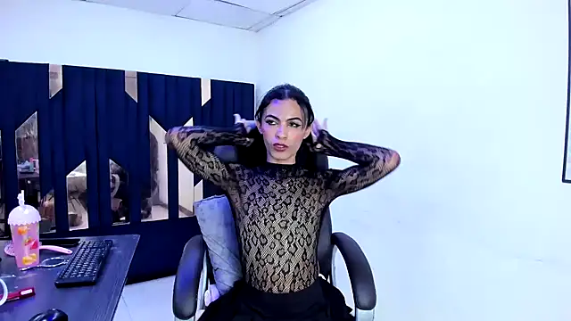 Aisha_hotts777 live cam on StripChat