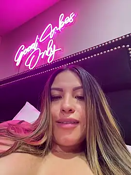 sexyyykloee live cam on StripChat