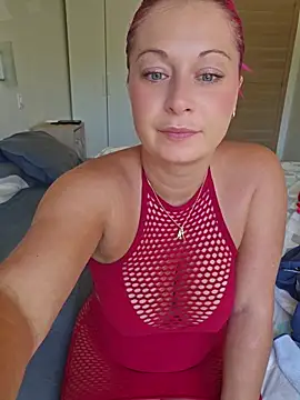 Chaudesquirt live cam on StripChat