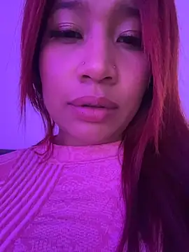 Cherry_Charlottee live cam on StripChat