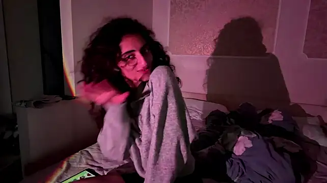 ShantiLeavitt live cam on StripChat