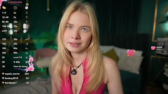 ChloeWells live cam on StripChat