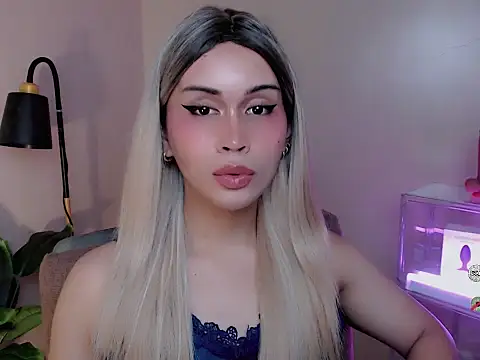 AlodiaOfCums live cam on StripChat