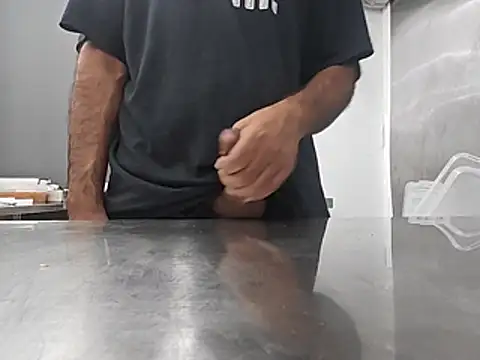 brownskinbull1 live cam on StripChat