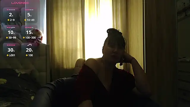 ROXOLANAA_SEXY live cam on StripChat