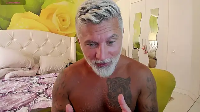 BlowMyXXL live sex cam