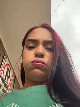 Sara-77 live sex cam